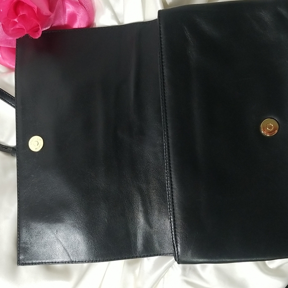 MICHAEL KORS CHELSEY LGE CLUTCH IN BLACK AND WHITE - Picture 3 of 8